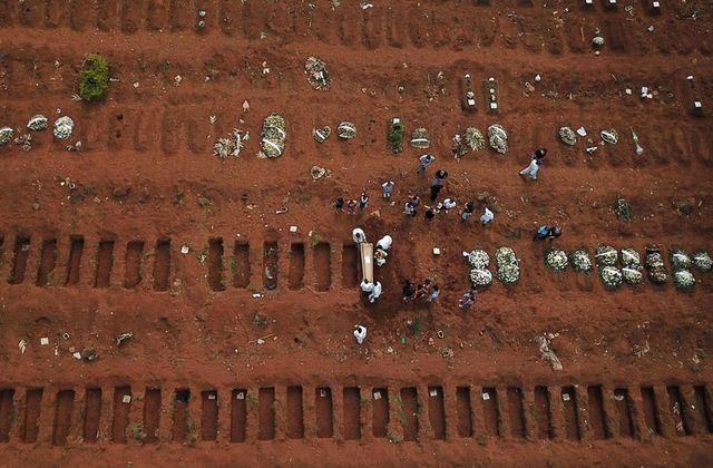 Bolsonaro under pressure as Brazil COVID deaths top 300,000