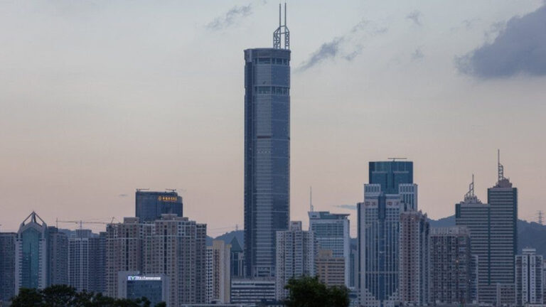 SEG Plaza evacuation: Shaking China skyscraper sends shoppers fleeing