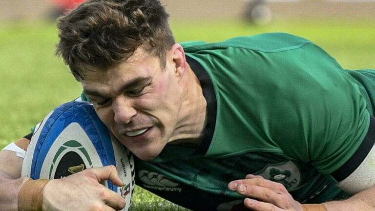 Star centre Ringrose commits himself to Ireland with new contract