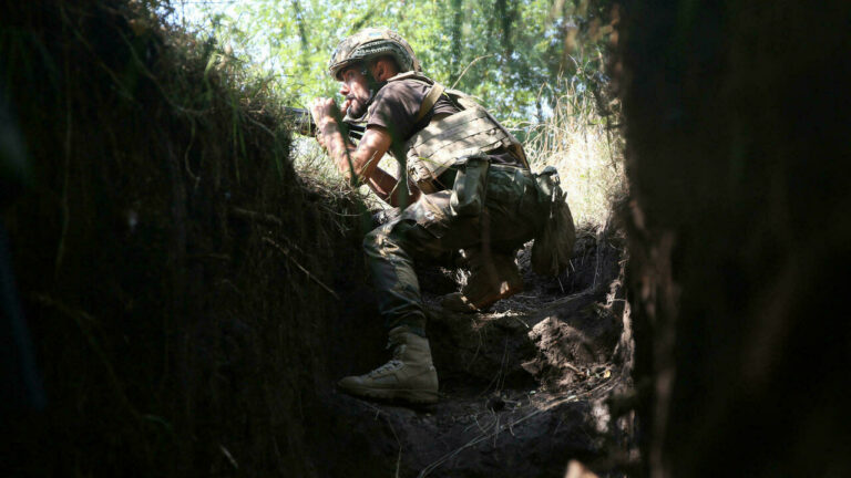 Blinken urges Russia to ‘de-escalate’ on border as clashes continue in eastern Ukraine