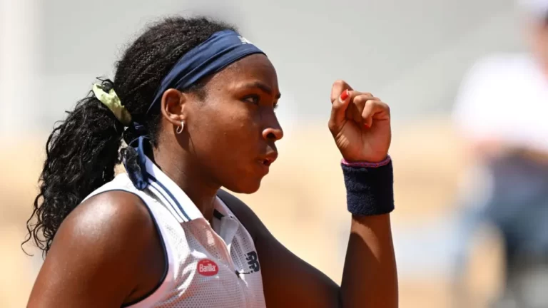 Gauff recovers to beat Jabeur & reach semis